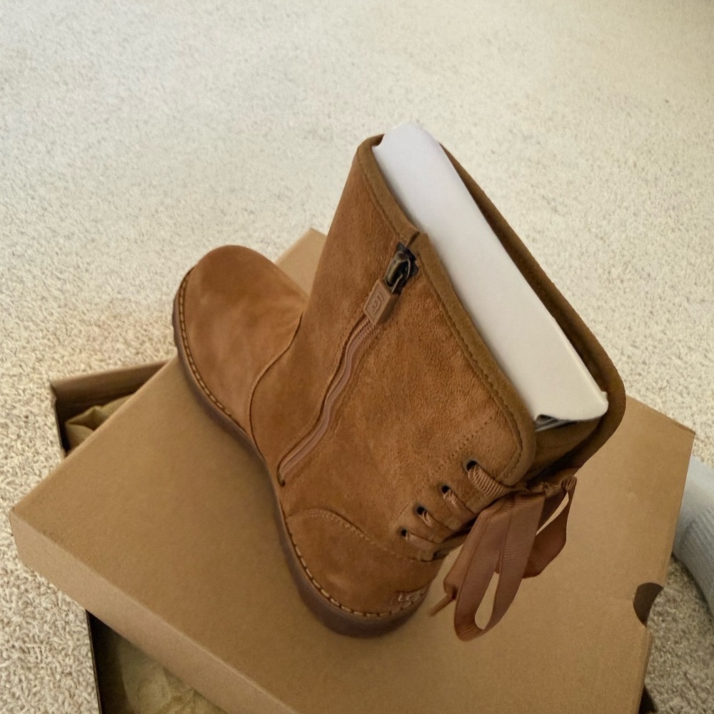 Women’s Ugg  Zip Up Boots
